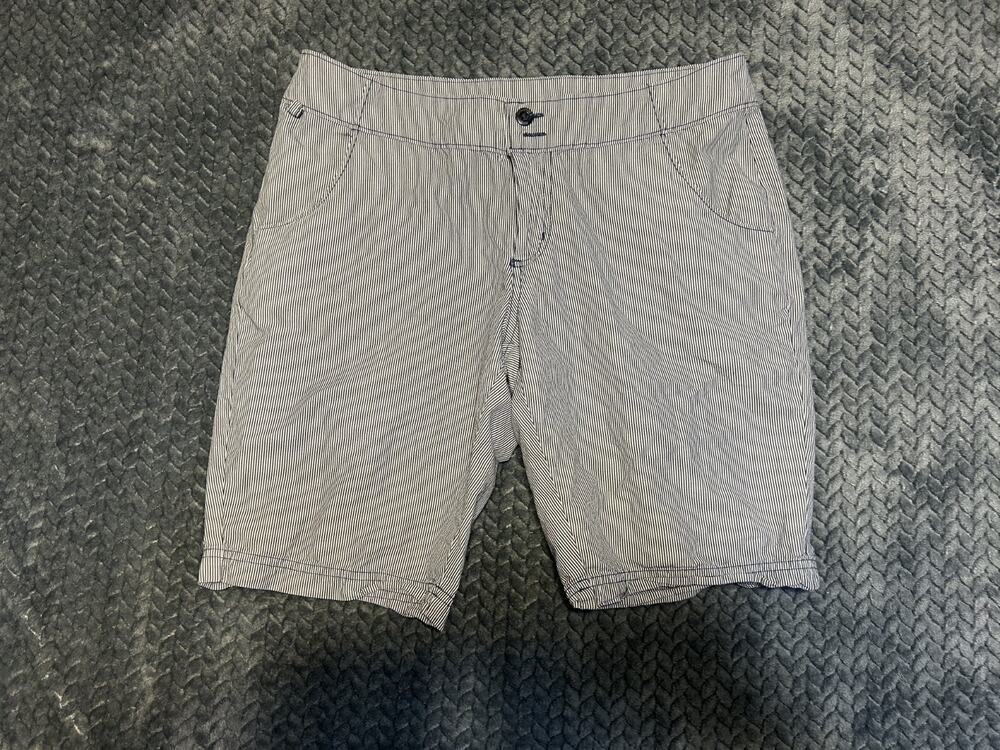 Columbia PFG Omni Shade Fishing Shorts Womens 6 Blue White Striped Cotton